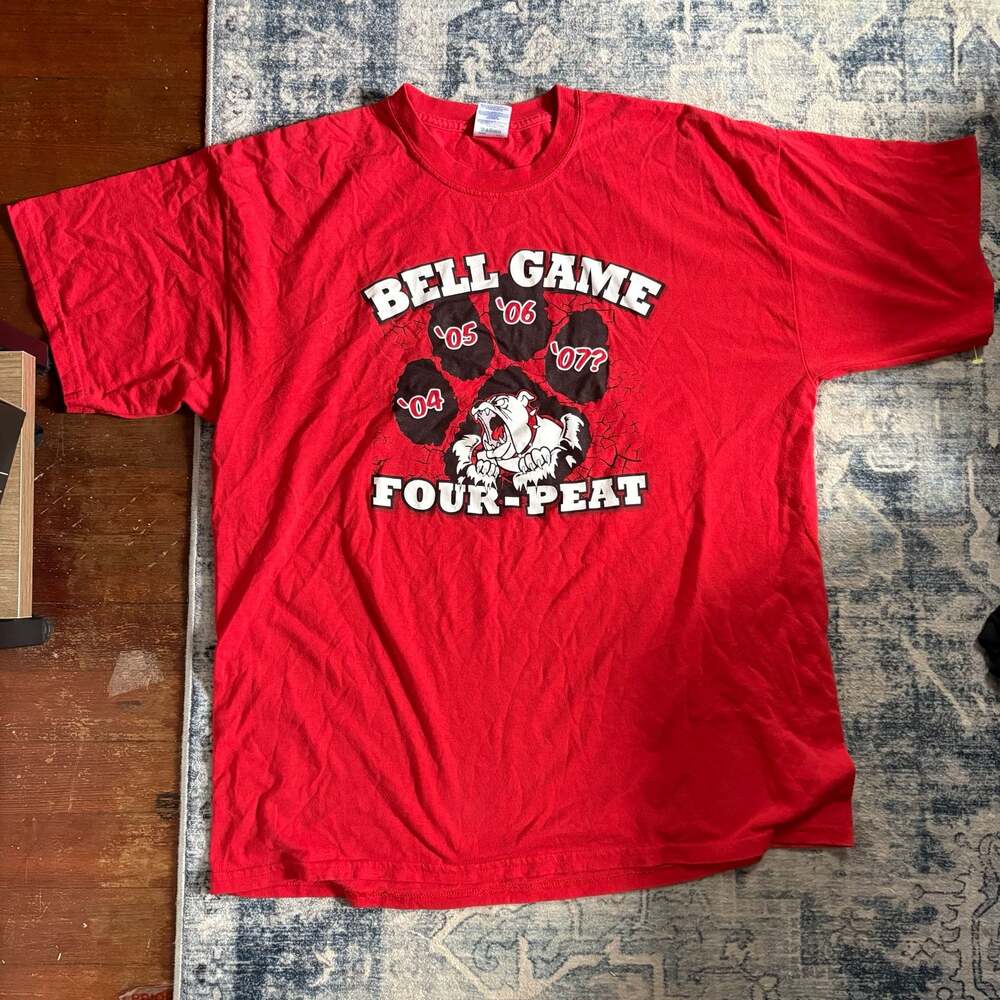 Gildan Pro Sport Graphic T-Shirt Red Bell Game Four-Peat 2004-2007 Centennial Bu